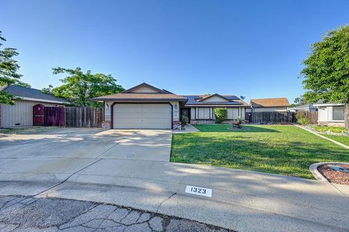 1323 Silver Spur Cir, Lincoln, CA, 95648-2073 | Card Image