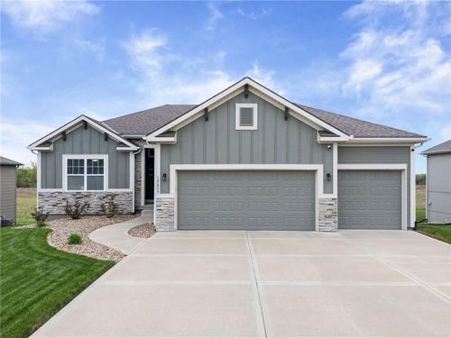 17605 Grey Hawke Rdg, Smithville, MO, 64089 | Card Image