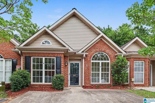 118 Hayesbury Ln, PELHAM, AL, 35124-2720 | Card Image