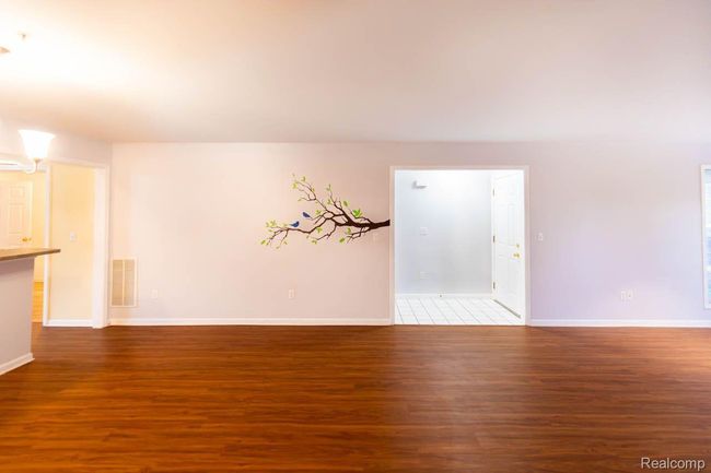 28460 Carlton Way Dr, Condo with 2 bedrooms, 2 bathrooms and null parking in Novi MI | Image 8