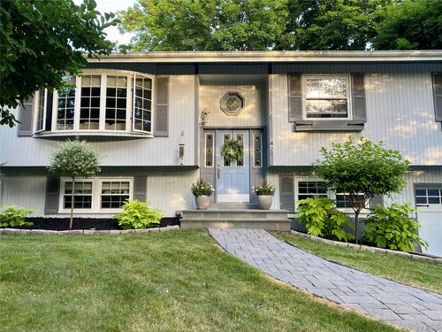 3 Elmwood Dr, Goshen, NY, 10924-2559 | Card Image