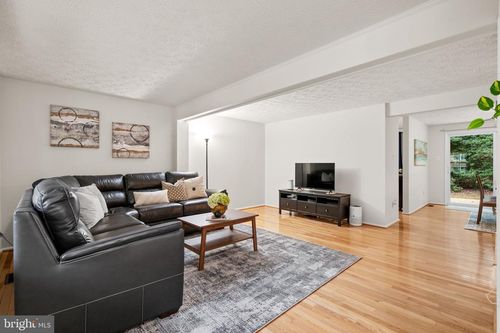 2306 Middle Creek Ln, Reston, VA, 20191-2720 | Card Image