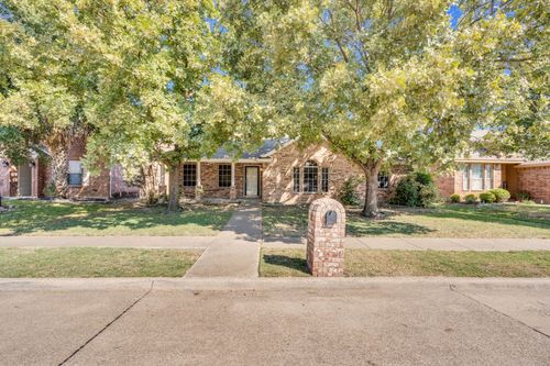 233 Garden Valley Ln, Red Oak, TX, 75154-4710 | Card Image