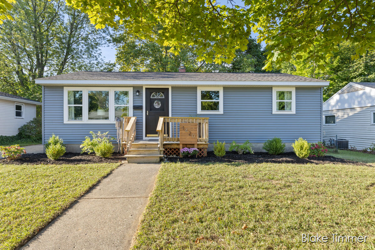 Slayton Ave, Grand Haven, MI 49417