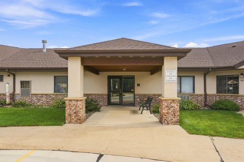113-520 S 1st Ave, New Hampton, IA, 50659-1864 | Card Image