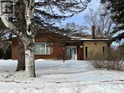 737 Confederation Dr, Thunder Bay, ON, P7E3N5 | Card Image