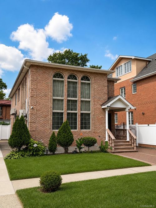 24493 61st Ave, Little Neck, NY, 11362-1934 | Card Image