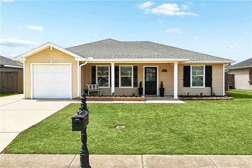 212 Allie Ln, Luling, LA, 70070-4588 | Card Image