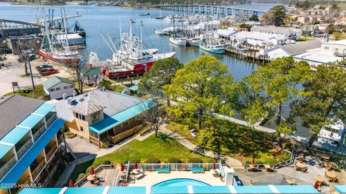 303 South Ave, Oriental, NC, 28571-9371 | Card Image