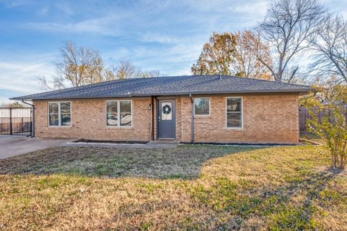 309 S Washington St, Pilot Point, TX, 76258-4285 | Card Image
