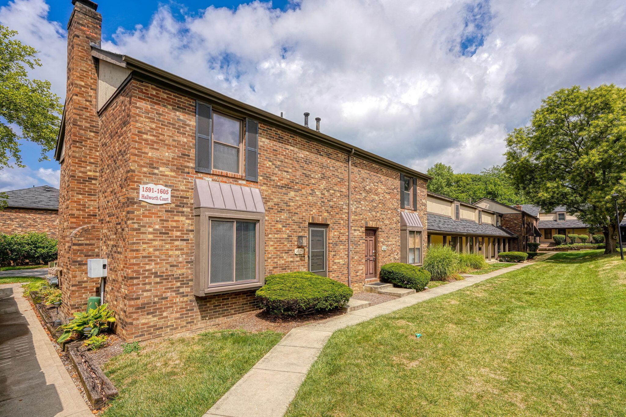 Hallworth Ct, Columbus, OH 43232
