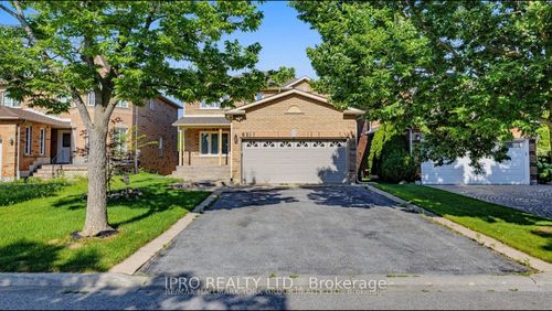61 Raintree Cres, Richmond Hill, ON, L4E3T6 | Card Image