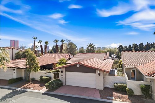 3009 Plaza De Rosa, Las Vegas, NV, 89102-4048 | Card Image