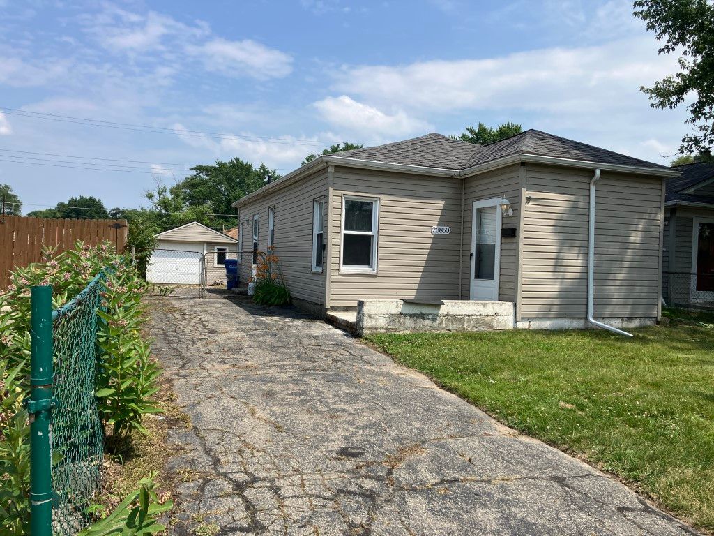 Dormont Ave, Warren, MI 48091
