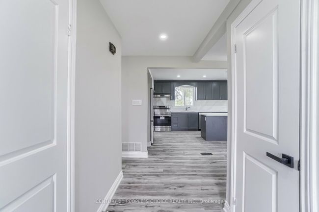 643 S Town Line Rd, House other with 3 bedrooms, 2 bathrooms and 2 parking in Stoney Creek ON | Image 4
