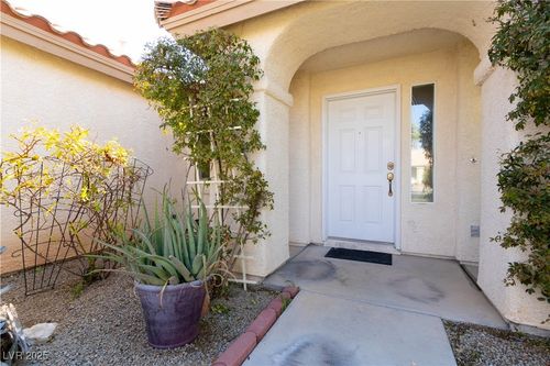 4633 Califa Dr, Las Vegas, NV, 89122-1910 | Card Image