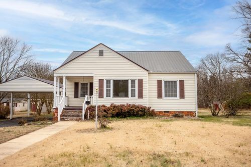 324 Hutcheson Ave, Chase City, VA, 23924-1820 | Card Image