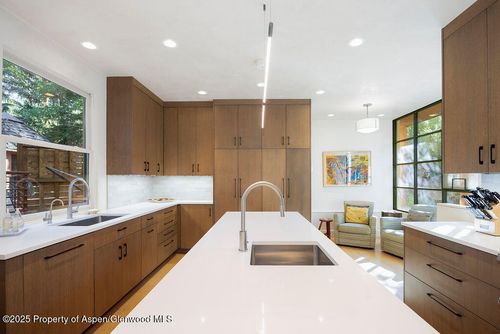 109 Neale Ave, Aspen, CO, 81611-2123 | Card Image