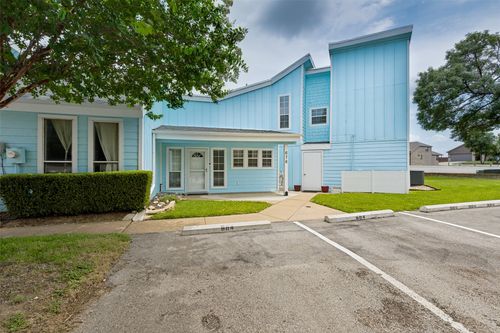 676 Harbor Dr, Azle, TX, 76020-2657 | Card Image