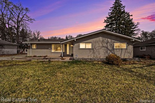 17670 New Hampshire Dr, Southfield, MI, 48075-2729 | Card Image