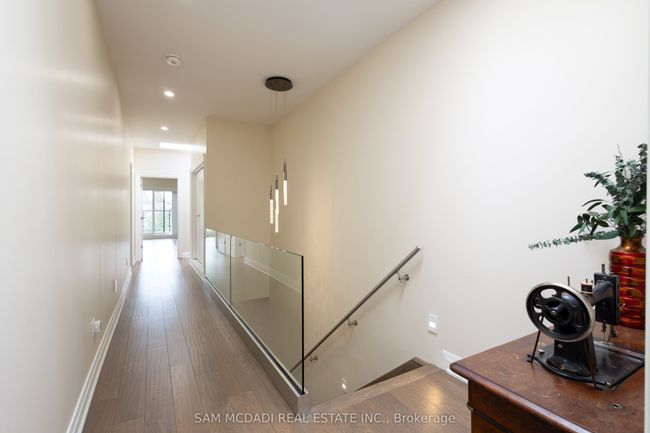 35A Broadview Ave, House attached with 3 bedrooms, 5 bathrooms and 2 parking in Mississauga ON | Image 23