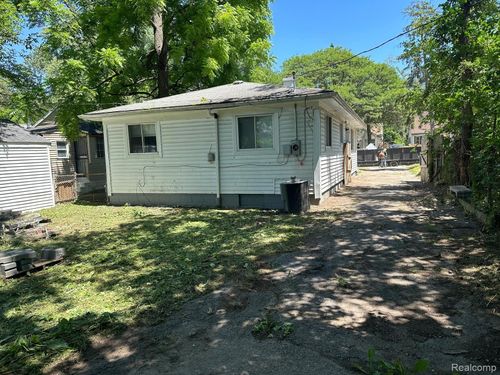 19325 Grandville Ave, Detroit, MI, 48219-2709 | Card Image