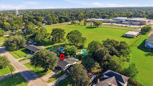 3821 Suncrest Dr, Groves, TX, 77619-5212 | Card Image