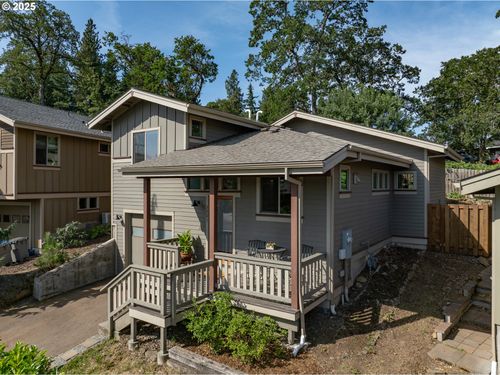 3201 Young Ln, Hood River, OR, 97031-7822 | Card Image