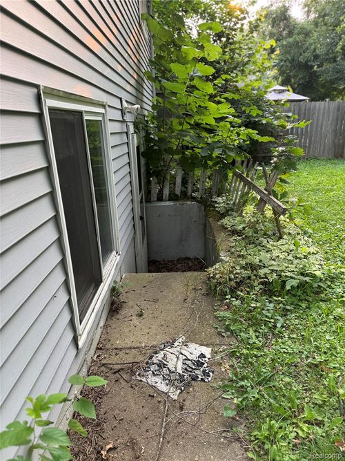 335 Beach St, Mount Morris, MI, 48458-1901 | Card Image