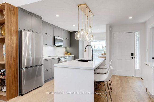 308 - 1210 Thorpe Rd, Condo with 3 bedrooms, 2 bathrooms and 1 parking in Burlington ON | Image 7