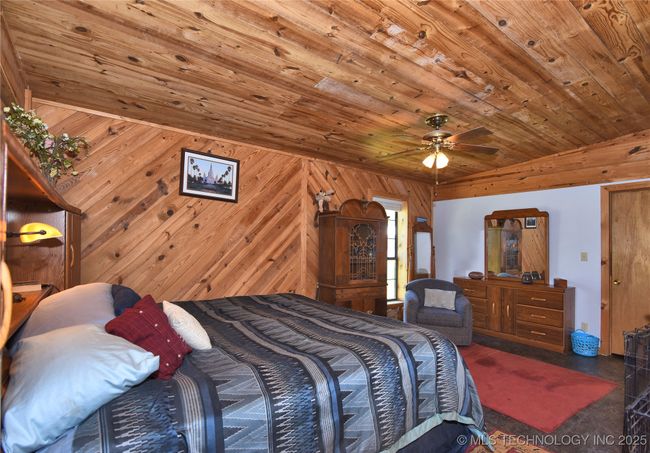 Master bedroom is spacious. | Image 28