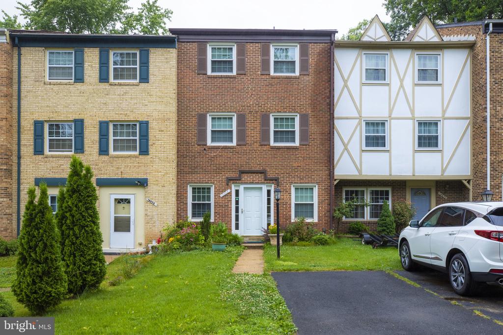 Hoxton Sq, Centreville, VA 20120