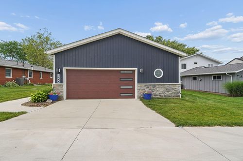 1300 E Choctaw Dr, London, OH, 43140-8727 | Card Image