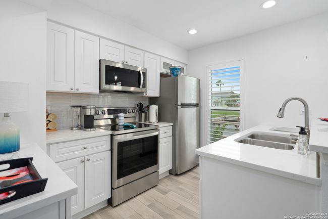 706 - 706 Lauderdale Dr, Condo with 2 bedrooms, 2 bathrooms and null parking in Rockport TX | Image 12