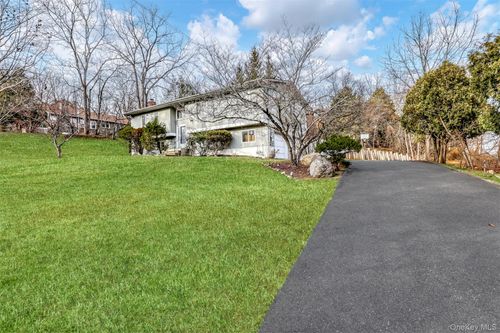 16 Old Pomona Rd, Suffern, NY, 10901-1737 | Card Image