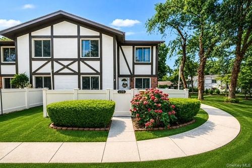 275 Birchwood Rd, Medford, NY, 11763-1240 | Card Image