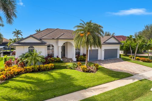 609 Crescent St, Marco Island, FL, 34145-1909 | Card Image