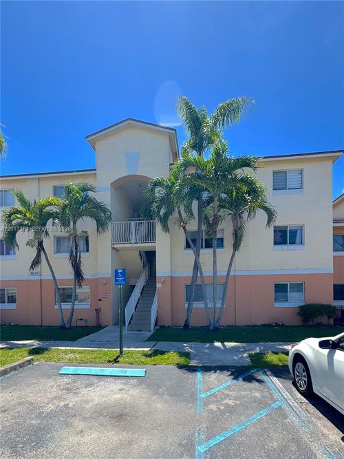 218-3610 N 56th Ave, Hollywood, FL, 33021-2256 | Card Image