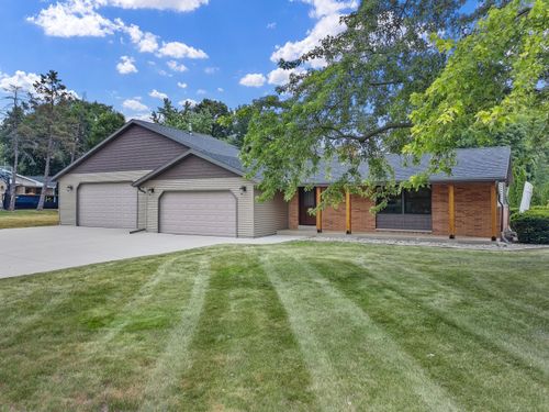4450 S Hearthside Dr, New Berlin, WI, 53151 | Card Image