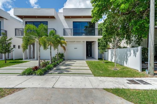 a-921 Ne 17th Ter, Fort Lauderdale, FL, 33304-4458 | Card Image