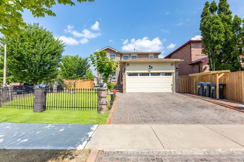 55 Atkins Cir, Brampton, ON, L6X4B9 | Card Image