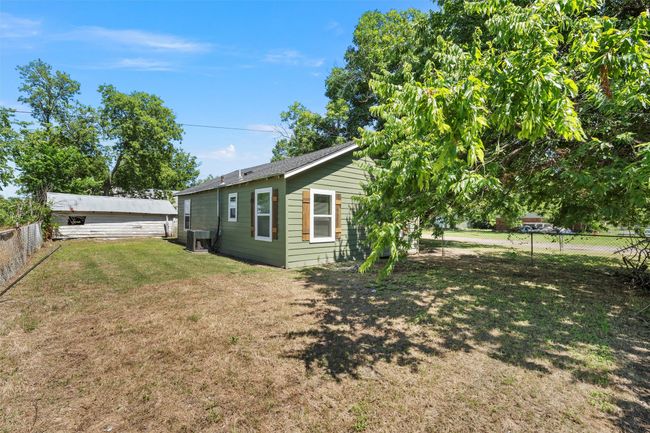 700 N Gresham St, House other with 3 bedrooms, 1 bathrooms and null parking in Marlin TX | Image 15