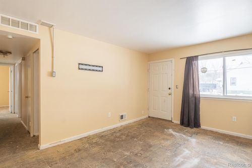 21740 Wellington Ave, Warren, MI, 48089-2825 | Card Image