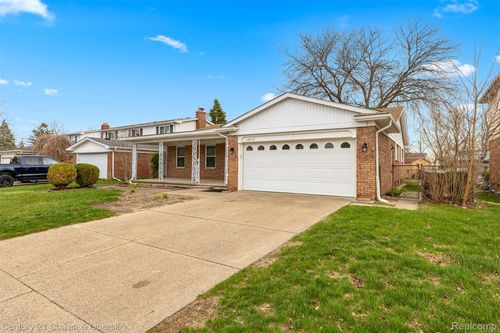 12215 Manor Dr, Southgate, MI, 48195-2320 | Card Image
