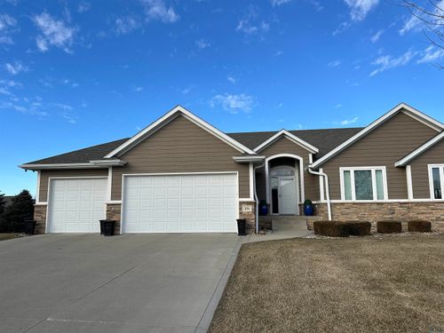 251 La Costa Ln, Dakota Dunes, SD, 57049-4125 | Card Image