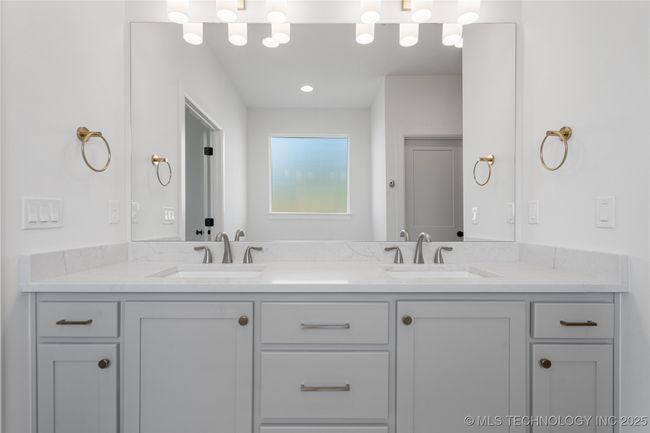 2038 E 129 Th St S, House other with 3 bedrooms, 3 bathrooms and null parking in Jenks OK | Image 30