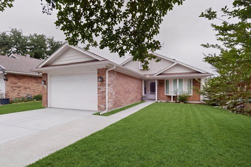 5548 Village Green Dr, Mesquite, TX, 75150-1214 | Card Image