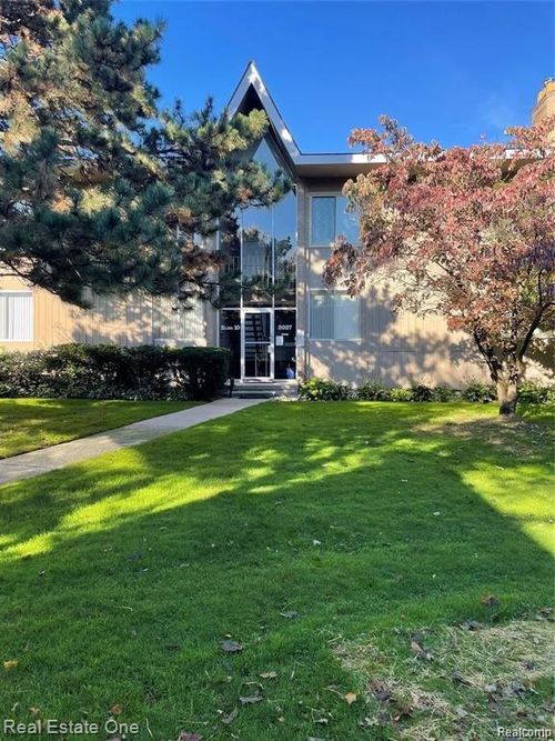 102-2027 Klingensmith Road, Bloomfield Charter Township, MI, 48302 | Card Image