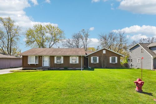 407 Fairfield Dr, Island Lake, IL, 60042-9435 | Card Image