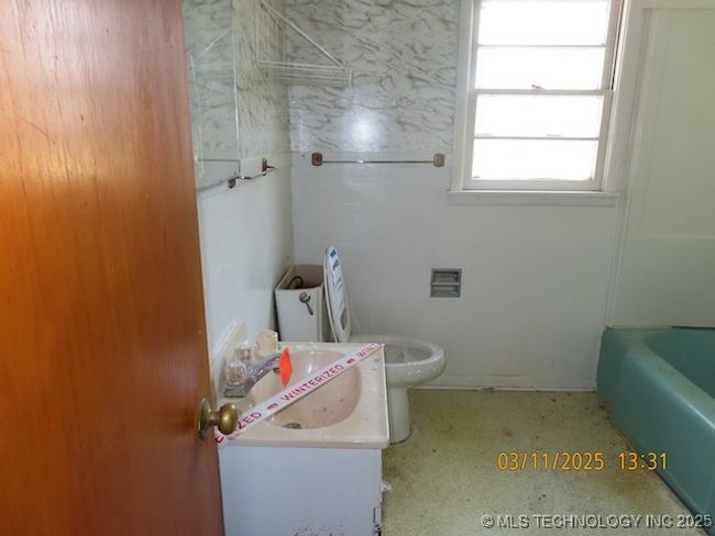 Bathroom | Image 8